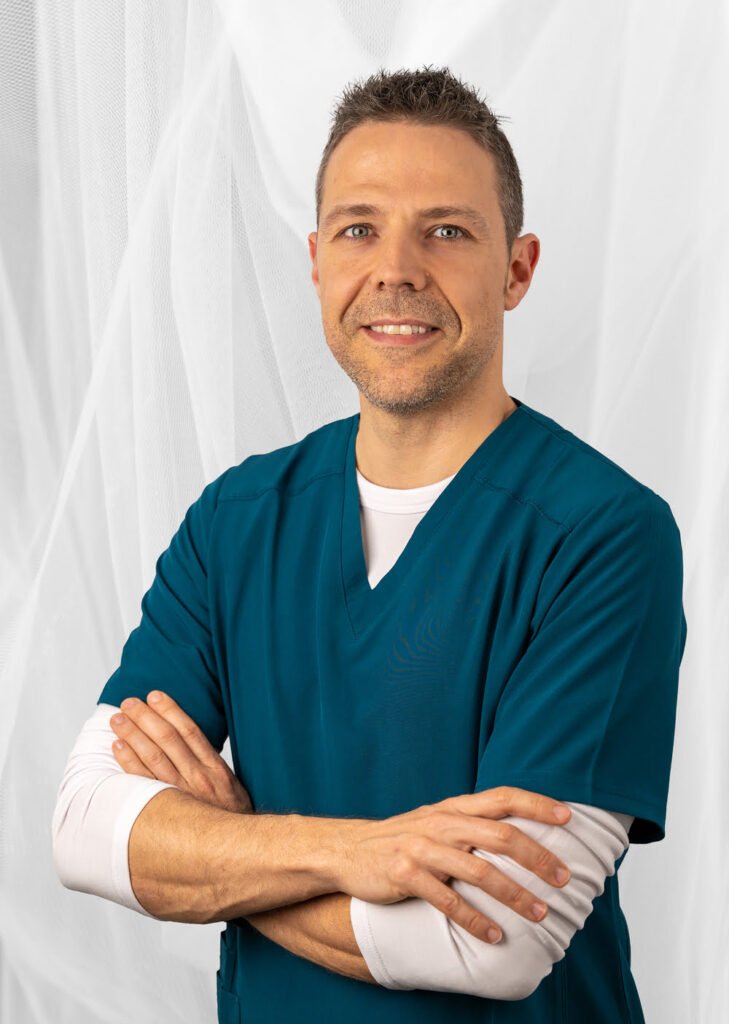 José Contreras. Fisioterapeuta y Osteópata en Kinéost